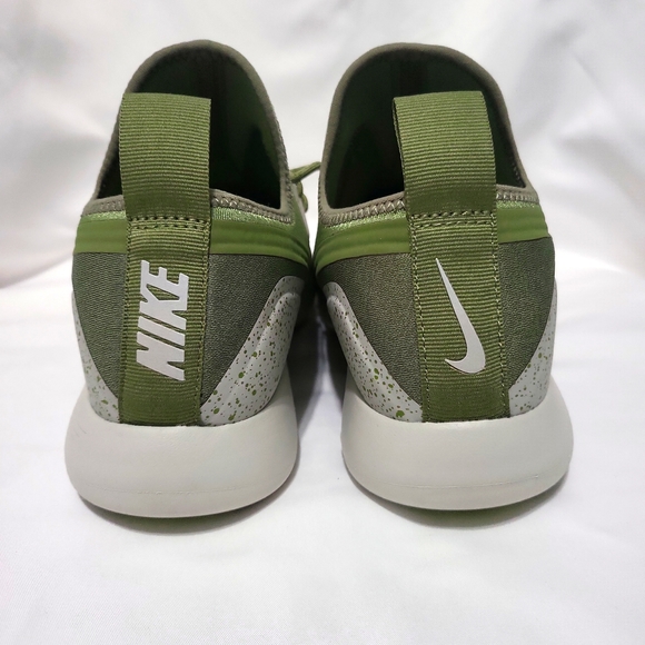 Nike Lunarcharge Essential athletic shoes New - Picture 6 of 9